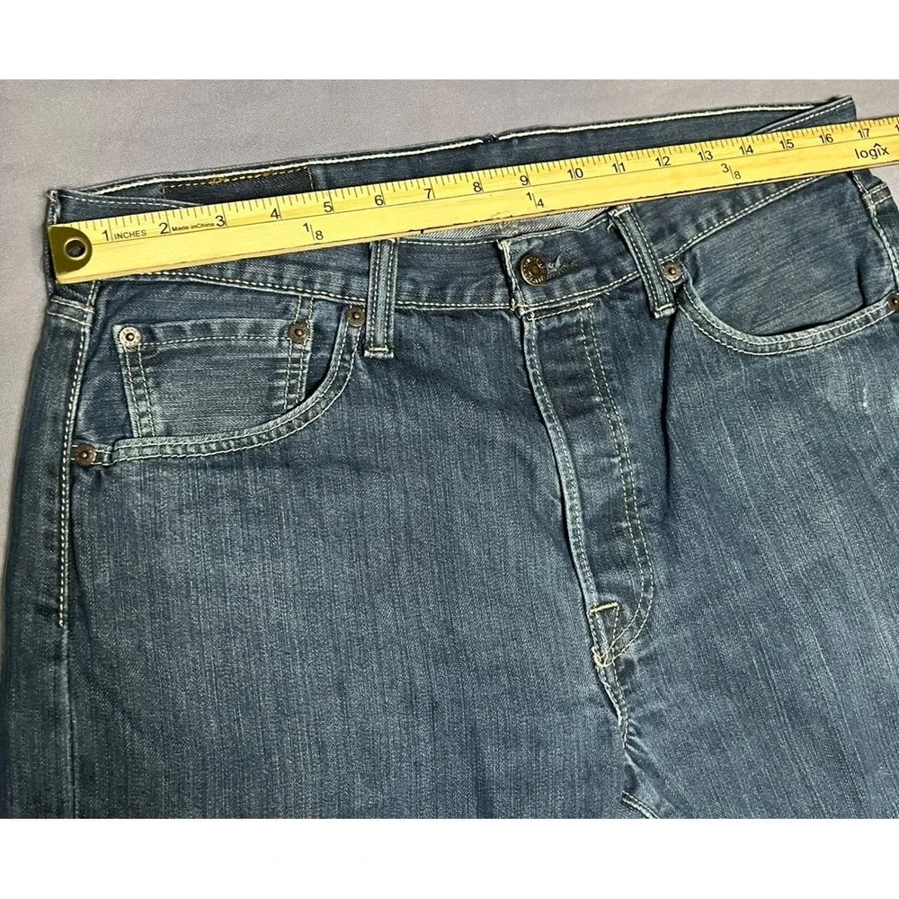 Levi's 501 Straight Blue Denim Jeans Button Fly Medium Wash 5-Pocket Men's